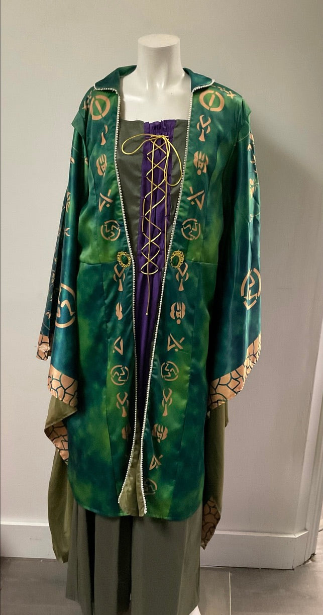 COSTUME RENTAL - D27 Hocus Pocus Winifred Sanderson 2 pc Woodbridge Costume Rentals COSTUME RENTAL - D27 Hocus Pocus Winifred Sanderson 2 pc Woodbridge Costume Rentals