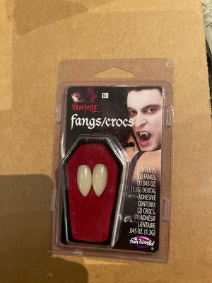 MAKEUP: Vampire Fangs