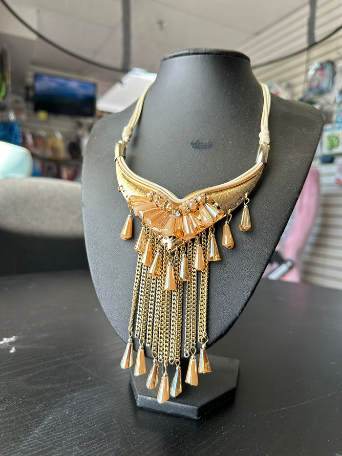 COSTUME RENTAL: Z253 necolace rental