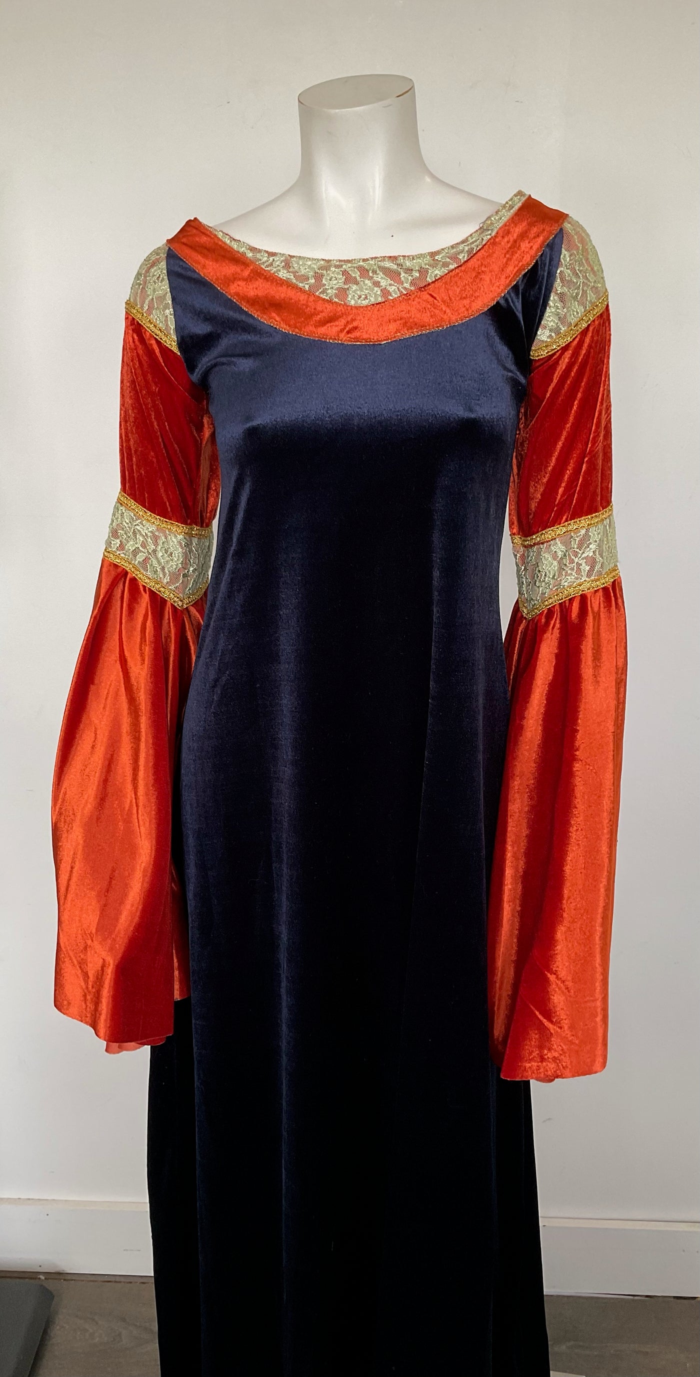 COSTUME RENTAL - D87 Arwen Lord of the Rings Red Dress 2 pc Med Woodbridge Costume Rentals COSTUME RENTAL - D87 Arwen Lord of the Rings Red Dress 2 pc Med Woodbridge Costume Rentals