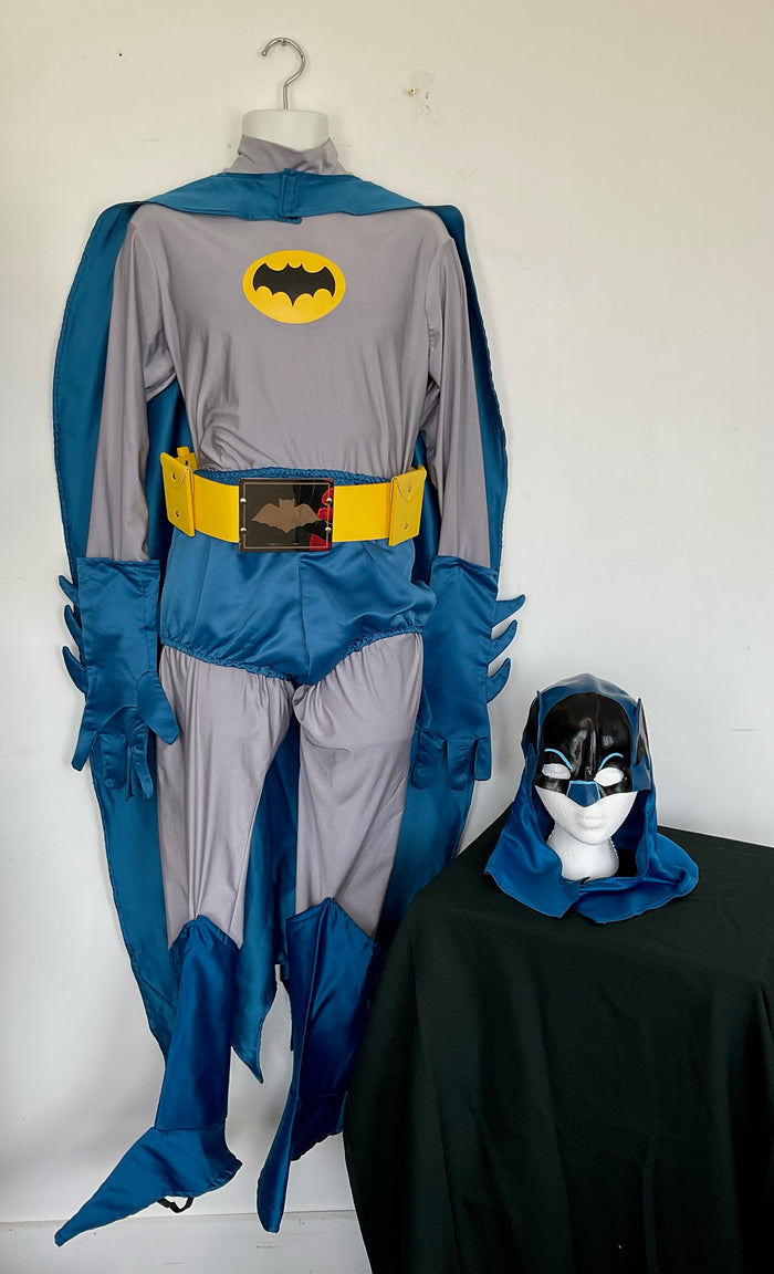 COSTUME RENTAL - E1 - large Animated Batman  9 pc Large