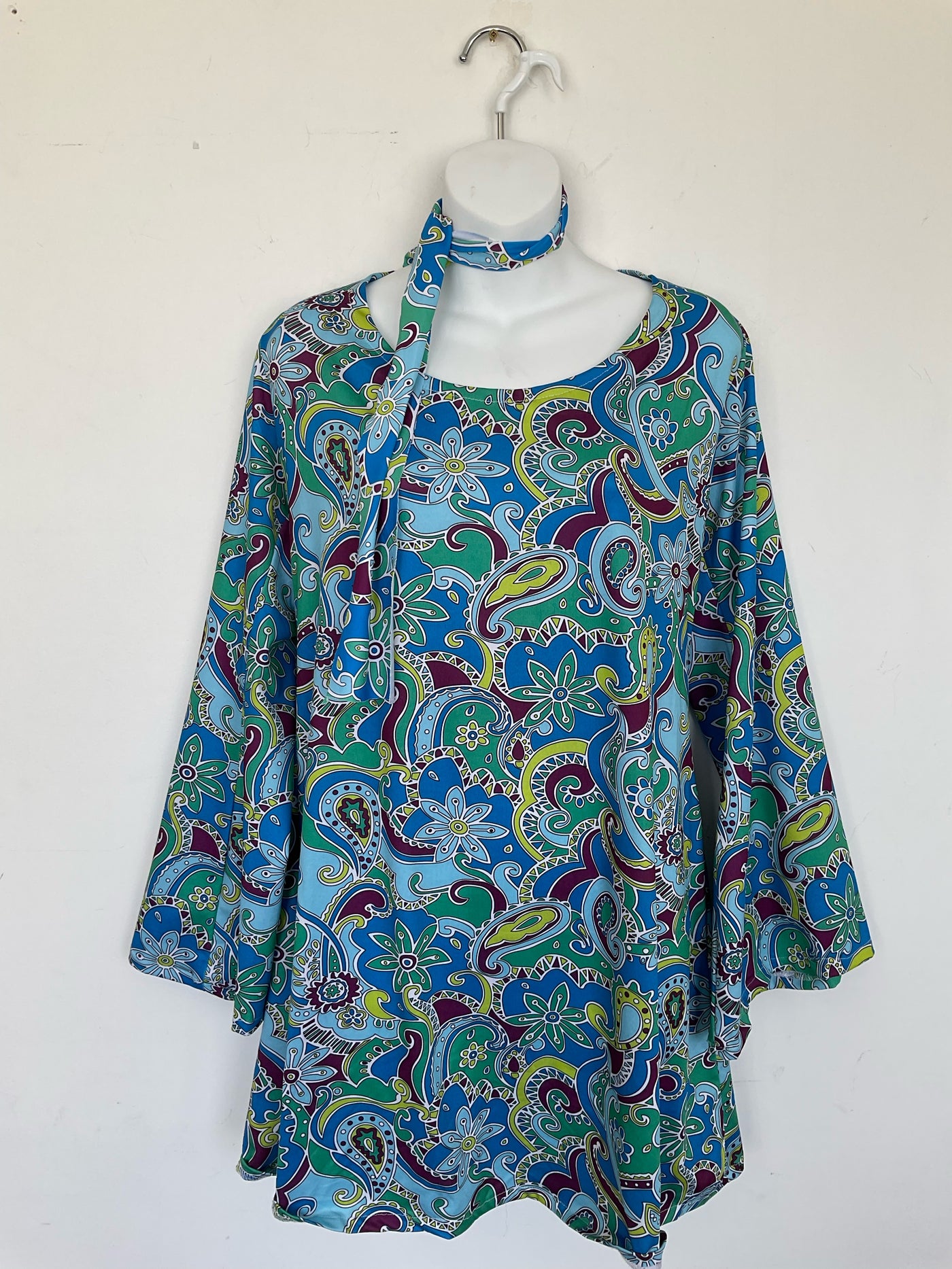 COSTUME RENTAL -X378 Groovy Dress 2 pcs MED Woodbridge Costume Rentals COSTUME RENTAL -X378 Groovy Dress 2 pcs MED Woodbridge Costume Rentals