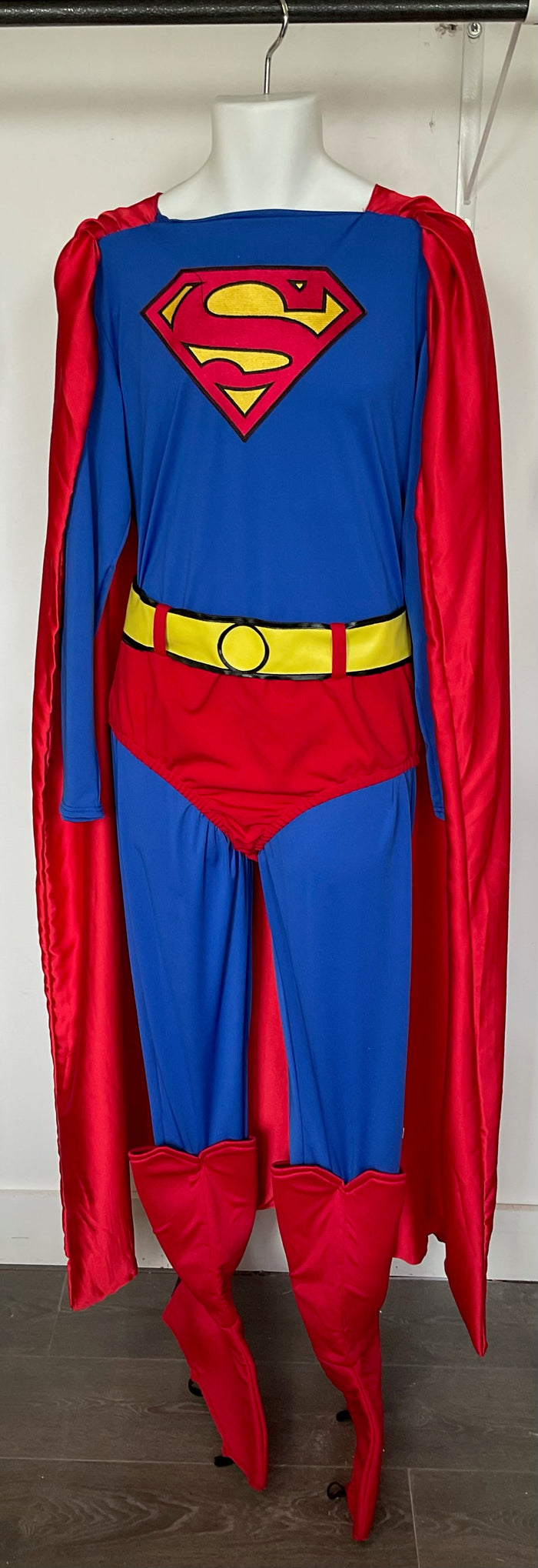 COSTUME RENTAL - E12A Superman Large  5 pcs