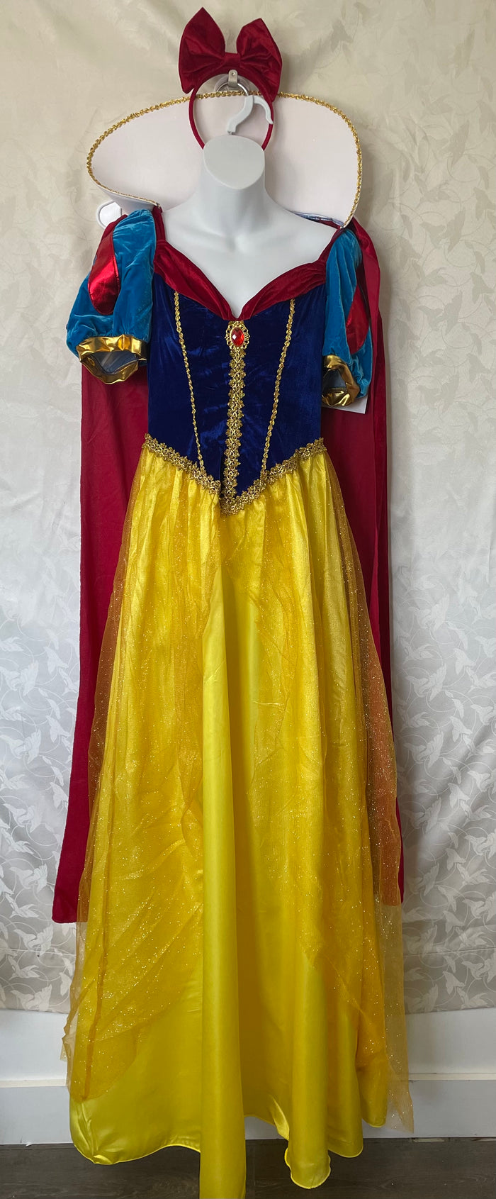 COSTUME RENTAL - D21A Snow White  3 pcs Large