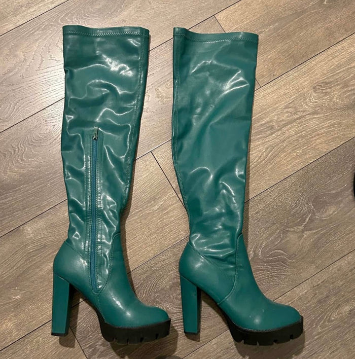 SHOE RENTAL - Z441 Women's Green Platform Boots Size 8
