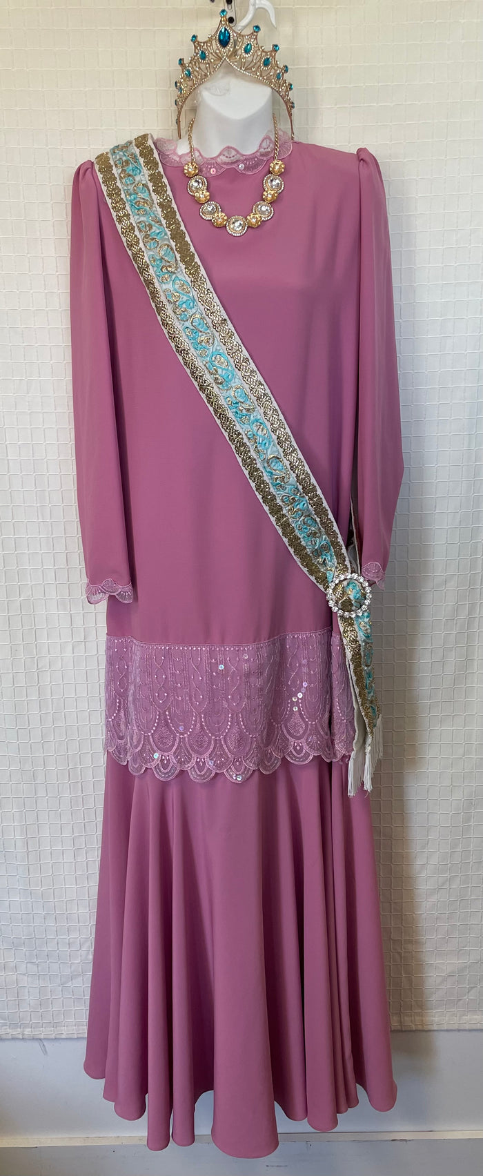 COSTUME RENTAL - X413 Queen Liz 6 pcs Size M-L