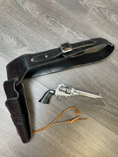 COSTUME RENTAL - c44D Holster and Western Gun- 2pc