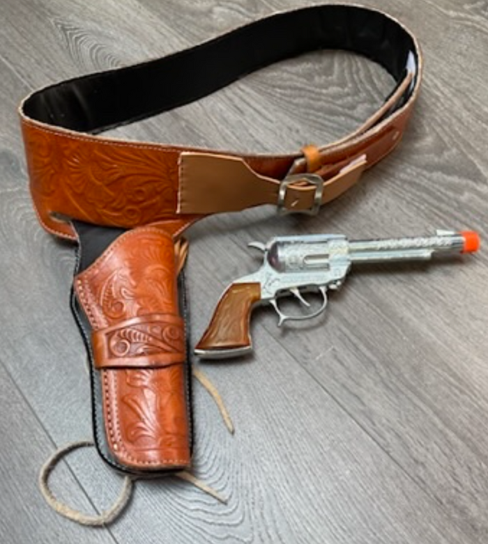 COSTUME RENTAL - c44A Holster and Western Gun- 2pc