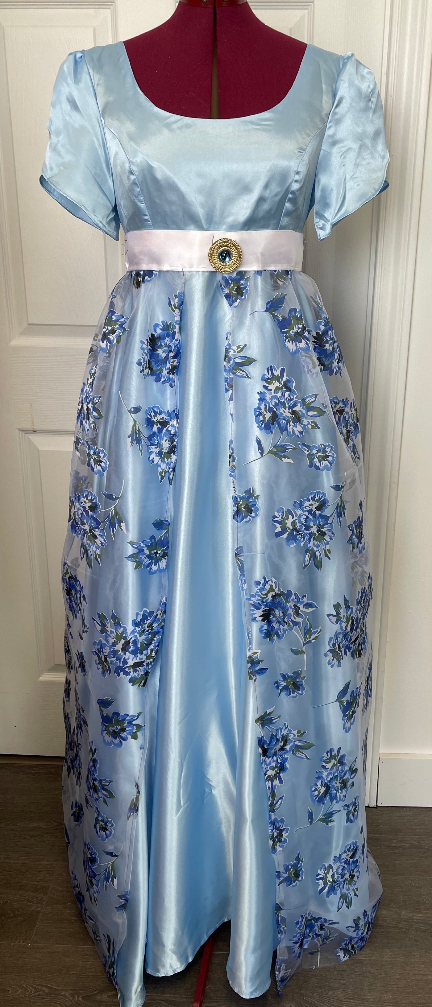 COSTUME RENTAL - C7D Bridgerton Dress Light Blue Med 2pcs Woodbridge Costume Rentals COSTUME RENTAL - C7D Bridgerton Dress Light Blue Med 2pcs Woodbridge Costume Rentals